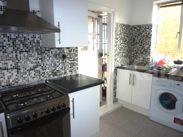 			NEW INSTRUCTION, 3 Bedroom, 1 bath, 1 reception Flat			 Margery Street, Russell Sq-Clerkenwell