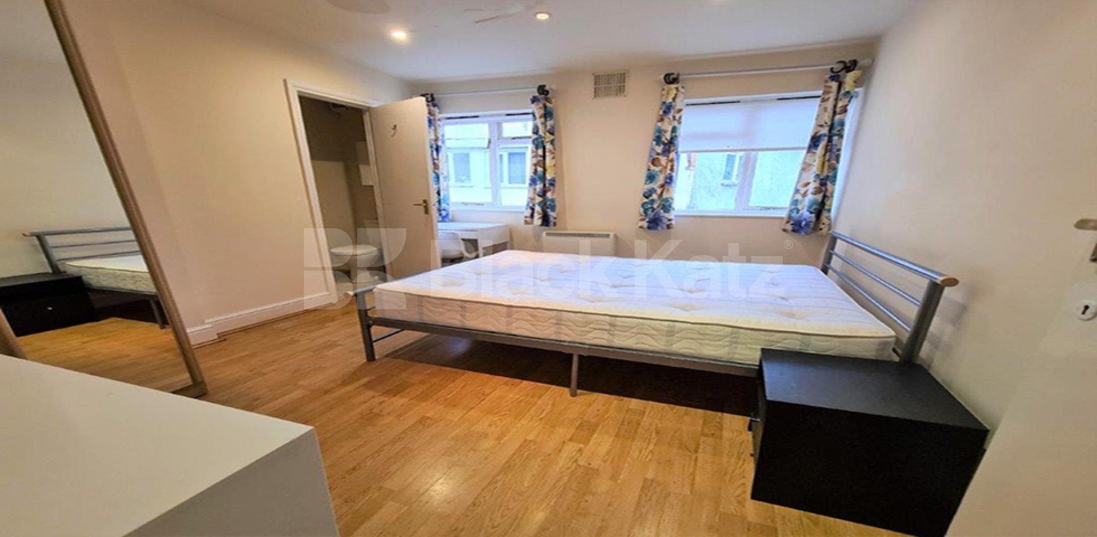 			NEW INSTRUCTION!, 3 Bedroom, 1 bath, 1 reception Mews House			 Criterion Mews, ARCHWAY 