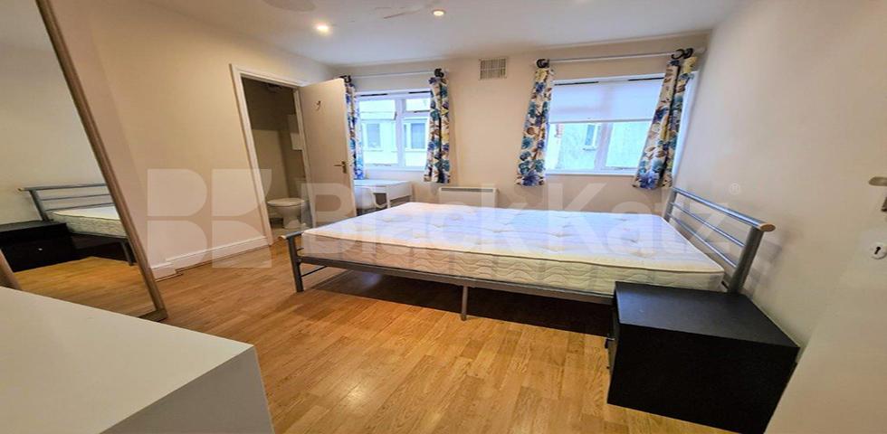 			NEW INSTRUCTION!, 3 Bedroom, 1 bath, 1 reception Mews House			 Criterion Mews, ARCHWAY 