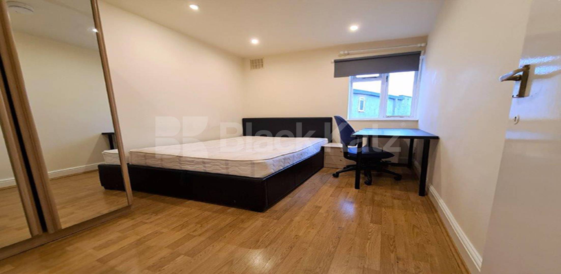 			NEW INSTRUCTION!, 3 Bedroom, 1 bath, 1 reception Mews House			 Criterion Mews, ARCHWAY 