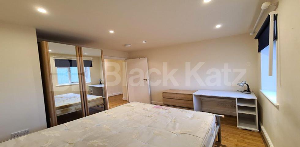 			NEW INSTRUCTION!, 3 Bedroom, 1 bath, 1 reception Mews House			 Criterion Mews, ARCHWAY 