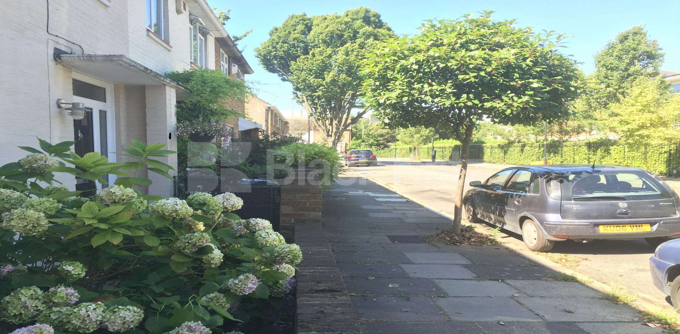 			LET, 3 Bedroom, 1 bath, 1 reception House			 Crimsworth Road, Vauxhall