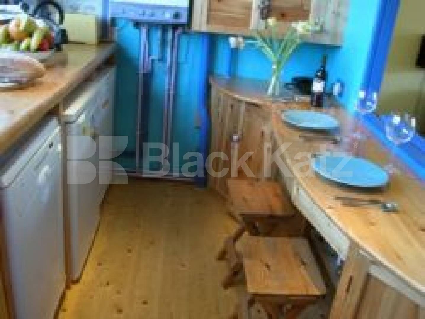 			2 Bedroom, 1 bath, 1 reception Flat			 Wilmer Gardens, ISLINNTON N1