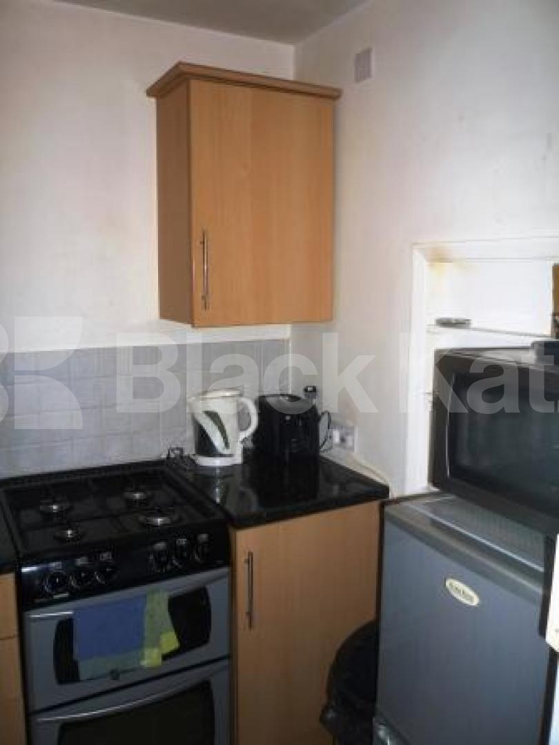 			LET, Studio Apartment, 1 bath, 1 reception Studio			 Crouch End Hill, CROUCH END