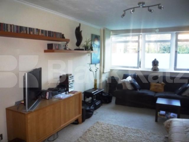 			LET, Studio Apartment, 1 bath, 1 reception Studio			 Crouch End Hill, CROUCH END