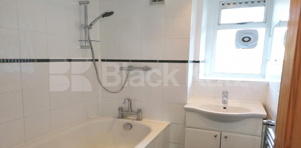 			UNDER OFFER , 2 Bedroom, 1 bath, 1 reception Apartment			 Cosser Street , Waterloo/Lambeth North