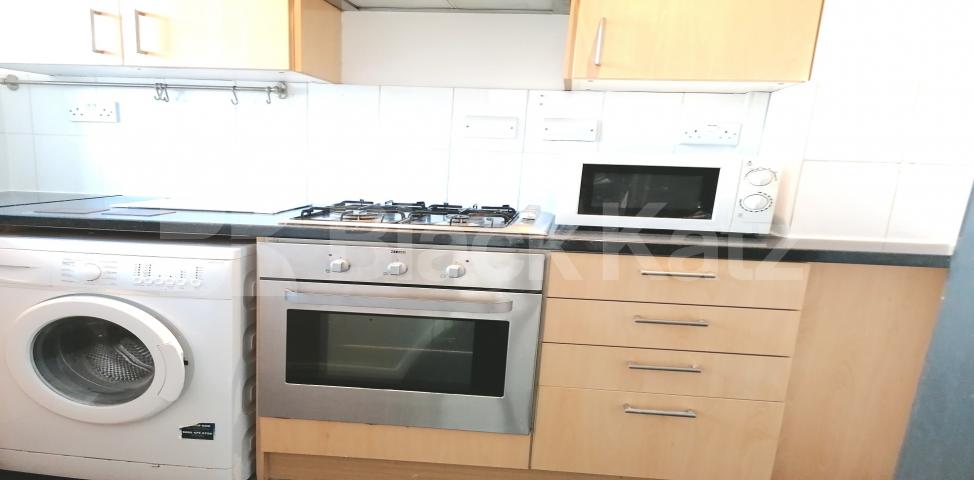 			UNDER OFFER , 2 Bedroom, 1 bath, 1 reception Apartment			 Cosser Street , Waterloo/Lambeth North