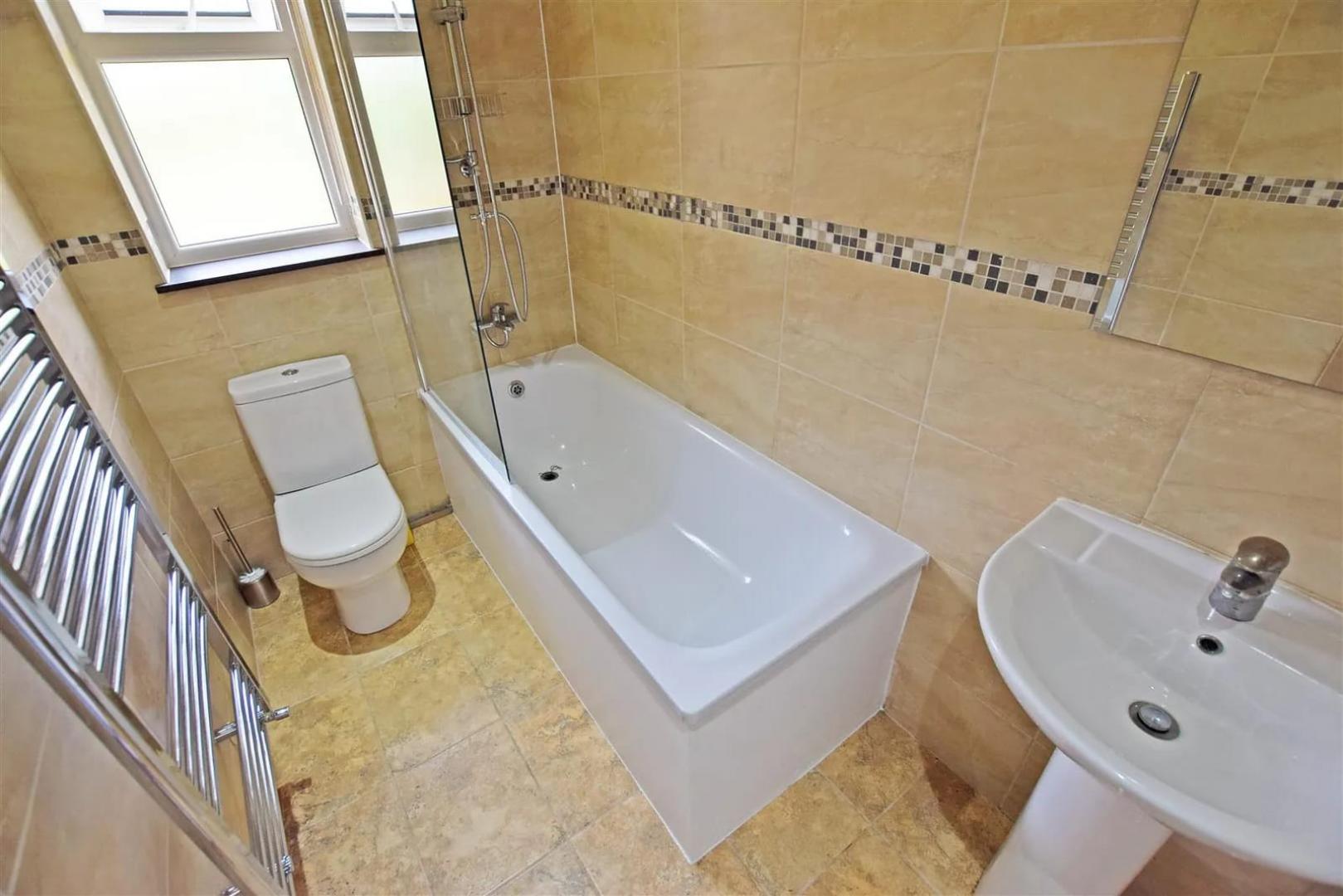 			2 Bedroom, 1 bath, 1 reception Maisonette			 St Davids Close, Wembley