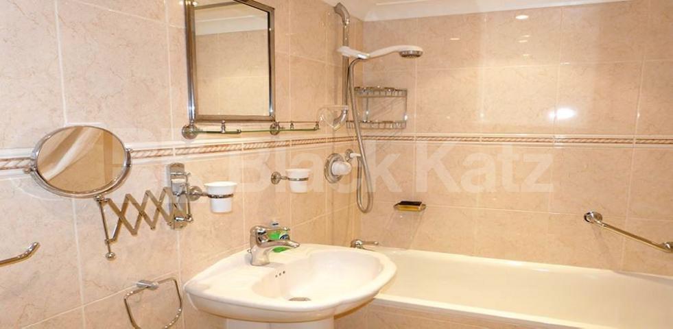 			STUNNING LOCATION BY HEATH!, 1 Bedroom, 1 bath, 1 reception Flat			 Parliament Hill, HAMPSTEAD HEATH