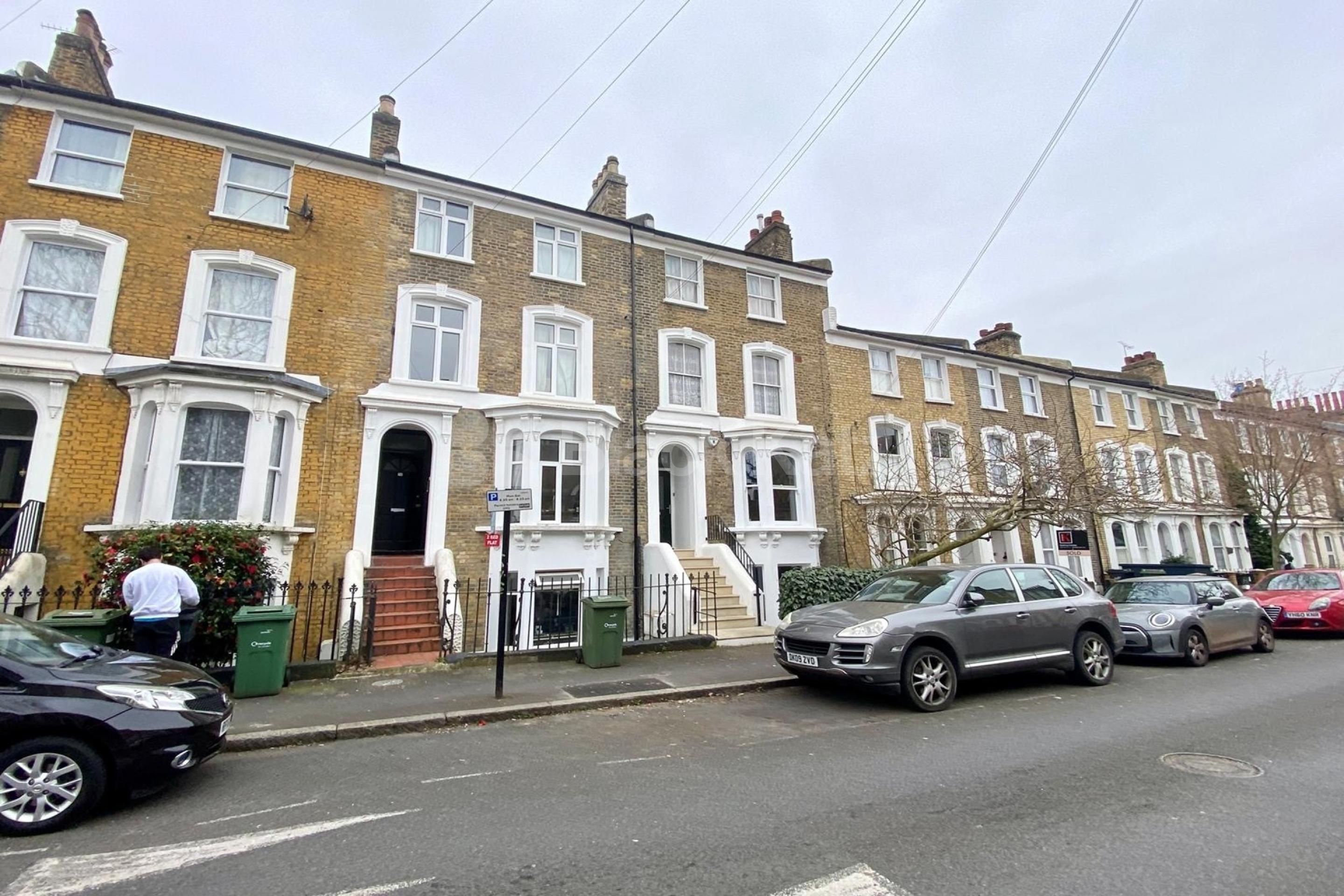 Recently redecorated & boasting size, quality & location  Dalyell Road , Clapham North / Stockwell / Brixton SW9