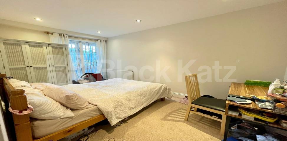 Superbly located ground floor private development The Aspect, Deverell Street , London Bridge/ Borough 