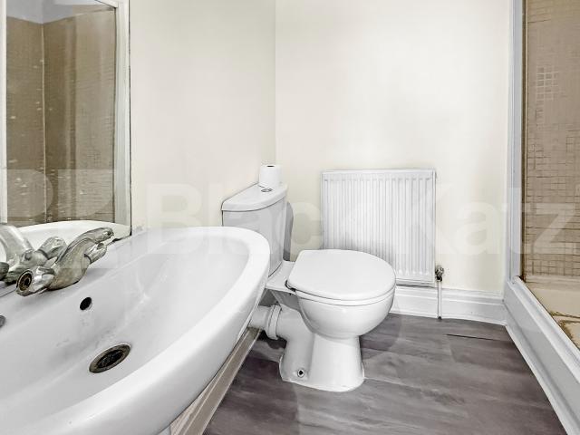 A well-presented self-contained studio apartment available to rent in the sought-after area of Harlesden Gardens, NW10.This bright and spacious studio offers comfortable open-plan living, featuring a modern fitted kitchen and a private bathroom, maki Harlesden Gardens, London, NW10,  London