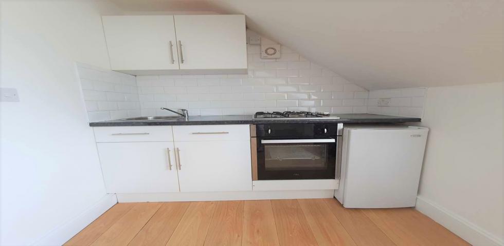 			NEW INSTRUCTION, Studio Apartment, 1 bath, 1 reception Flat			 Elm Grove, CRICKLEWOOD