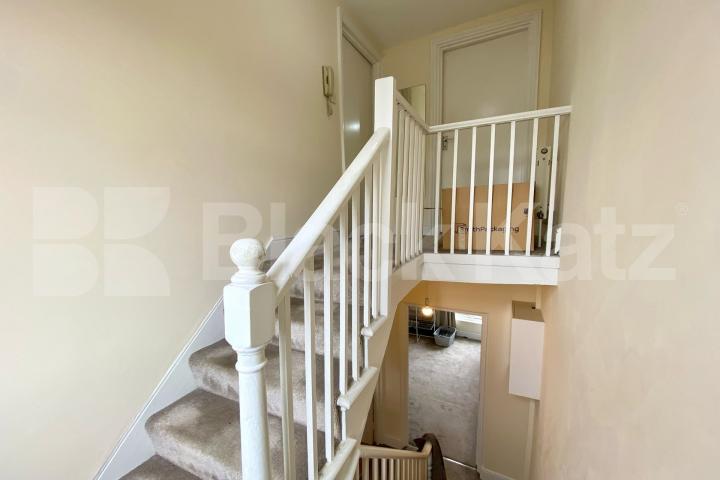 Recently redecorated & boasting size, quality & location  Dalyell Road , Clapham North / Stockwell / Brixton