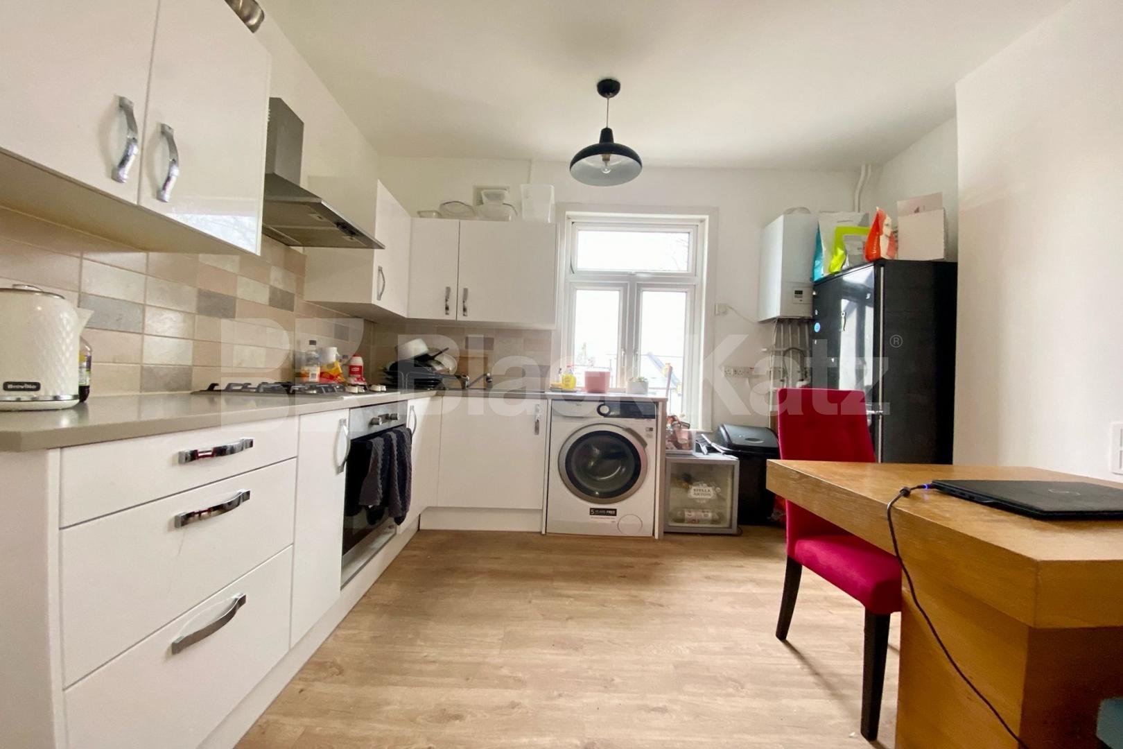 Recently redecorated & boasting size, quality & location  Dalyell Road , Clapham North / Stockwell / Brixton