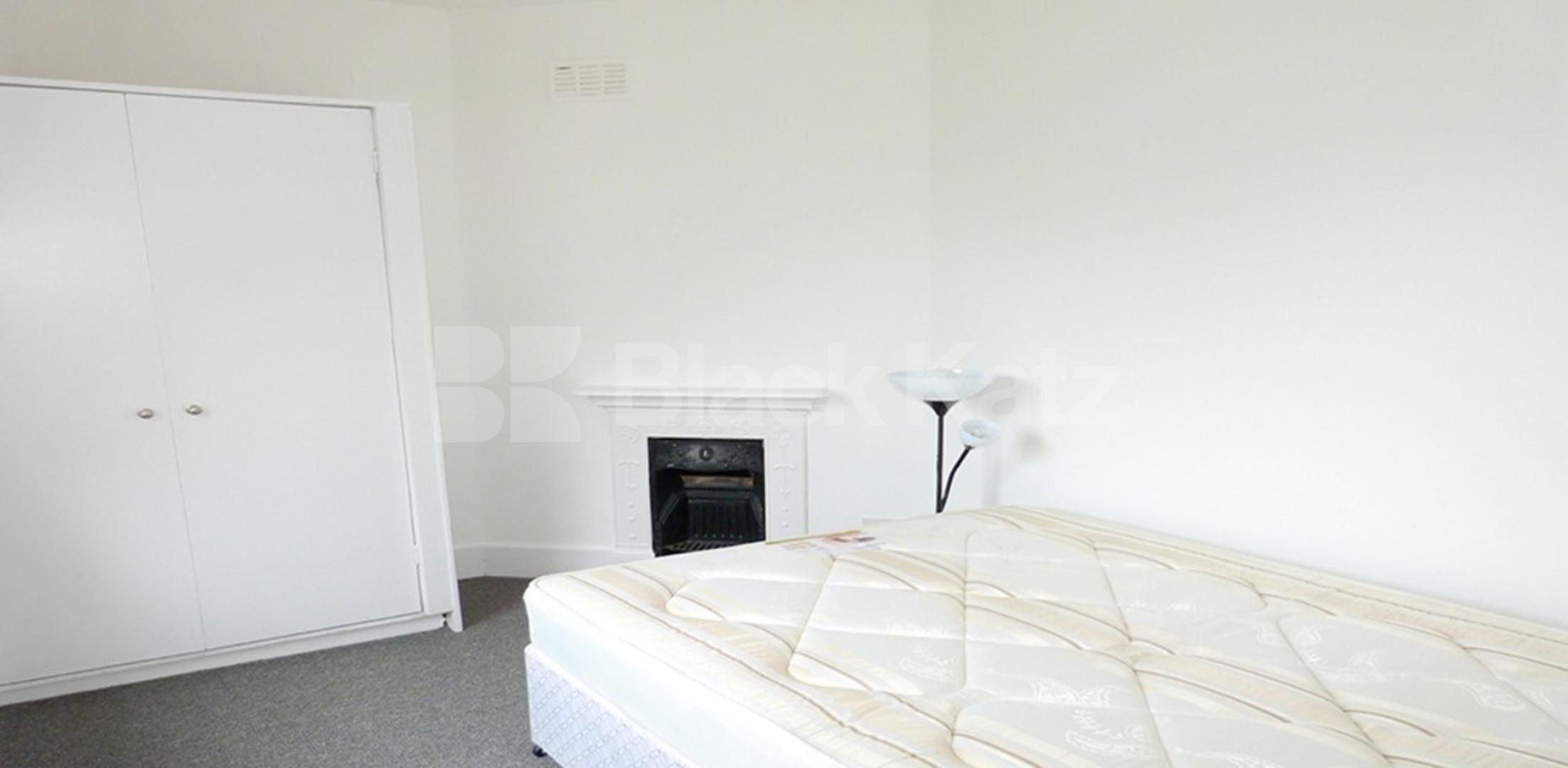 			2 Bedroom, 1 bath, 1 reception Flat			 Stanlake Road, Shephrerds Bush