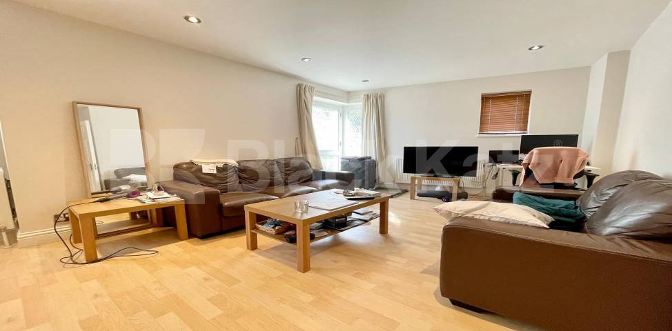 Superbly located ground floor private development The Aspect, Deverell Street , London Bridge/ Borough 