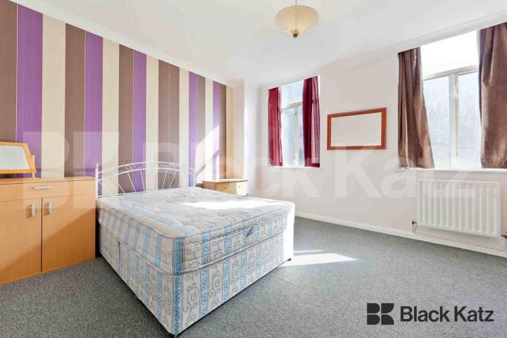 Superbly Located period conversion with roof terrace Borough High Street, Borough