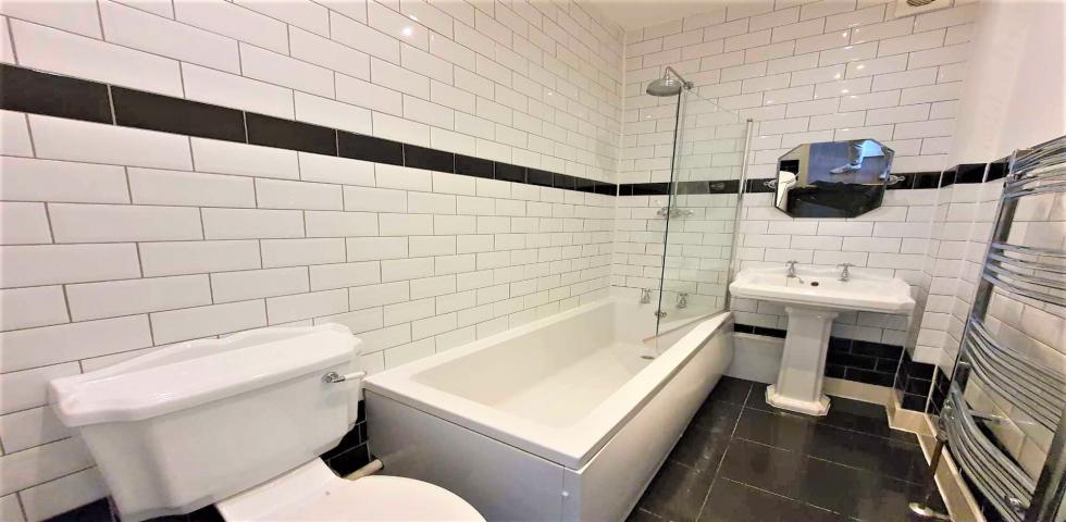 			2 Bedroom, 1 bath, 1 reception Apartment			 Priory Park Road, Queens Park