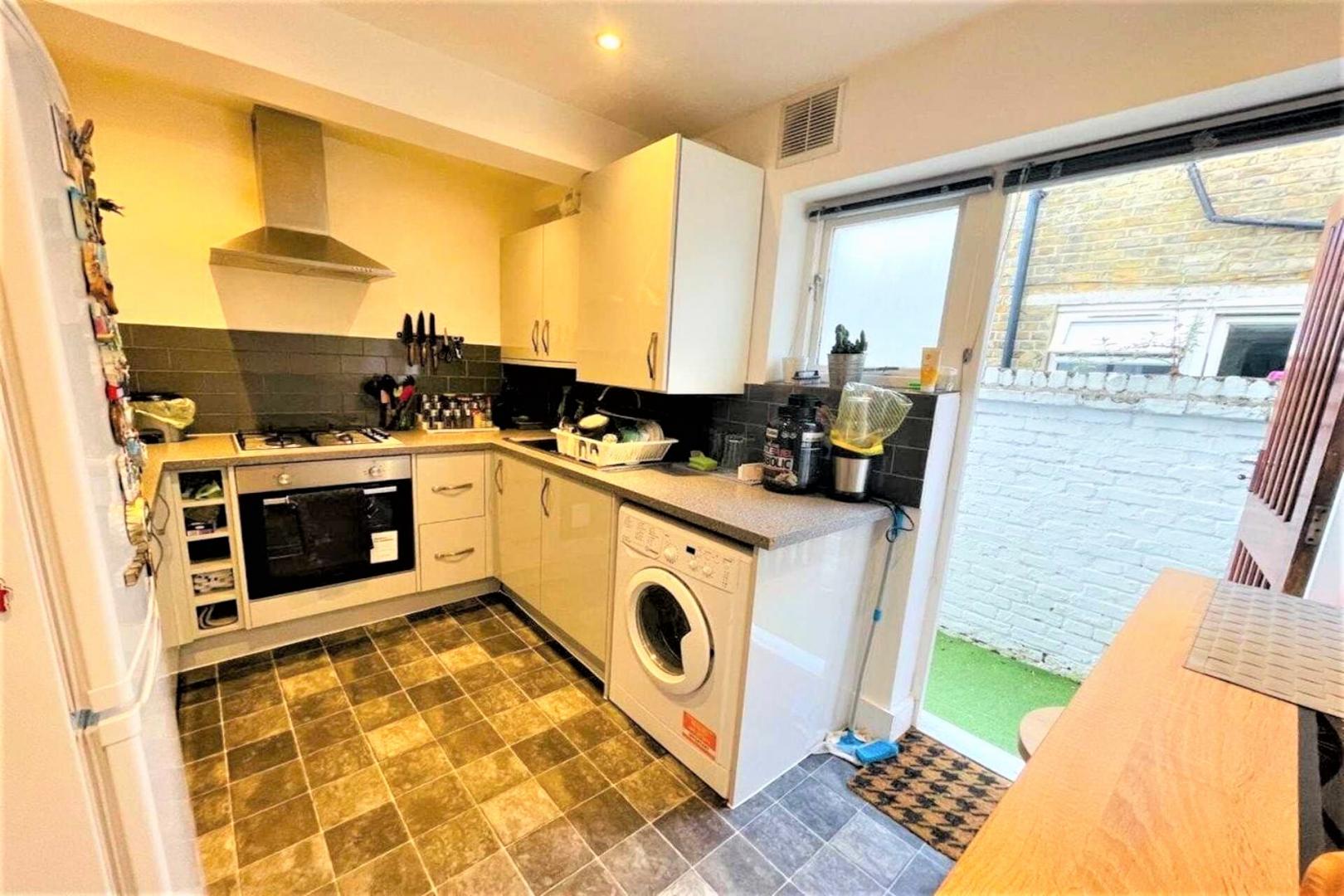 Modern and Central Apartment Purvess Road, Kensal Green