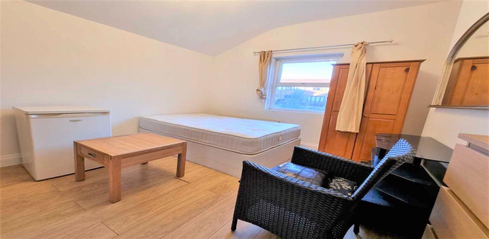 			Studio Apartment, 1 bath, 1 reception Studio			 Fordwych Road, WEST HAMPSTEAD/KILBURN