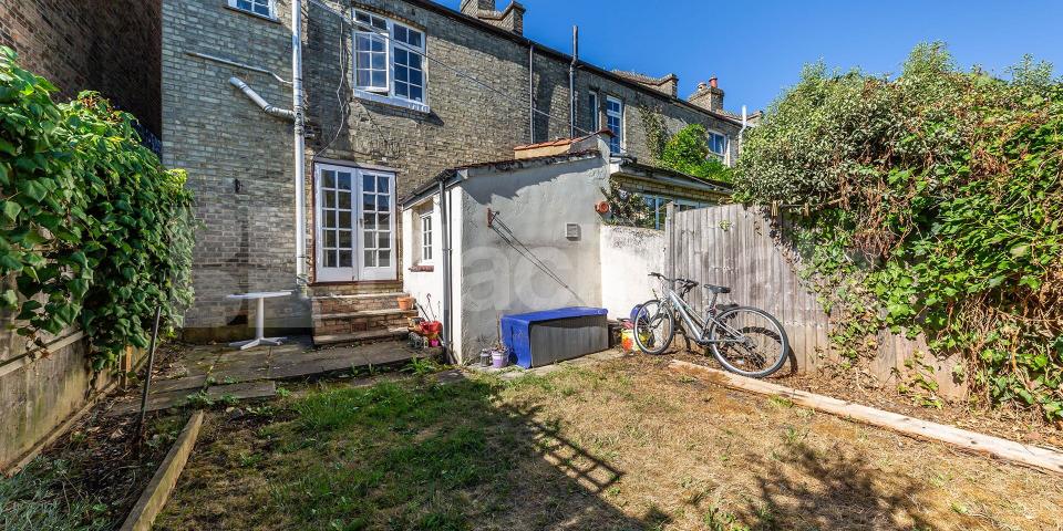 			WHOLE HOUSE!, 3 Bedroom, 1 bath, 1 reception House			 Trinity Road, East Finchley
