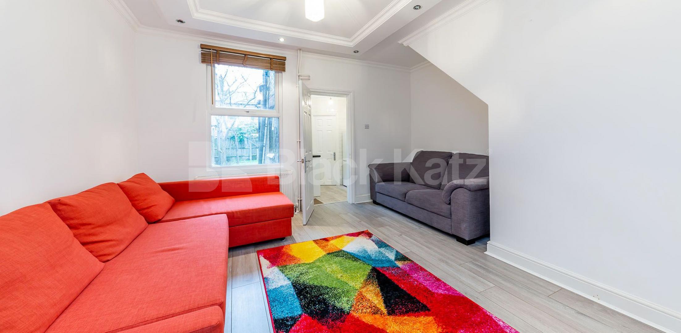 Beautifully refined 1 Bedroom, Furnished House in Morley Avenue inc All