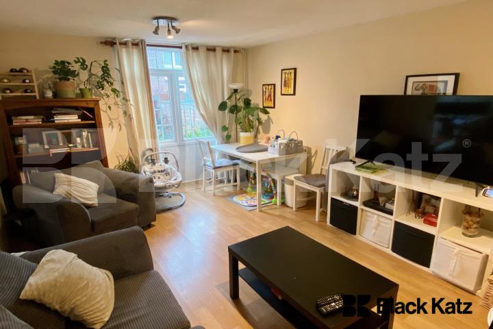 Spacious split level house with parking & charming patio garden Garratt Lane, Earlsfield