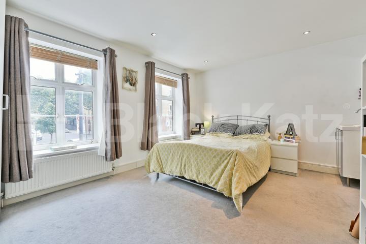 Just off Bermondsey Street, two bathroomed & roof terrace  Decima Street , London Bridge 