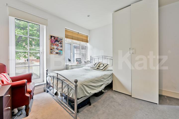 Just off Bermondsey Street, two bathroomed & roof terrace  Decima Street , London Bridge 