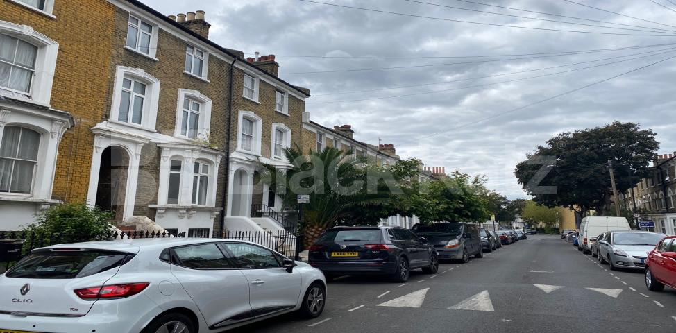 			LET , 1 Bedroom, 1 bath, 1 reception Flat			 Dalyell Street, Brixton