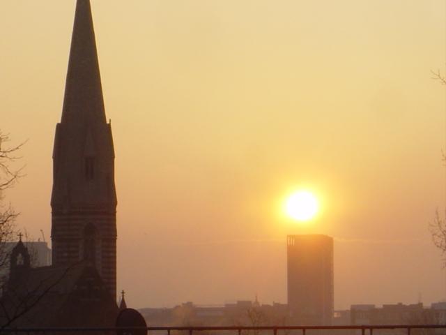 			NEW INSTRUCTION W/ ROOF TERRACE! MUST SEE, 2 Bedroom, 1 bath, 1 reception Apartment			 Sutherland Avenue, W9 2HF