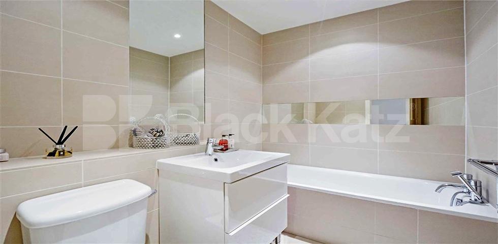 			STUNNING TWO BED!, 2 Bedroom, 1 bath, 1 reception Flat			 Lancaster Grove , BELSIZE PARK