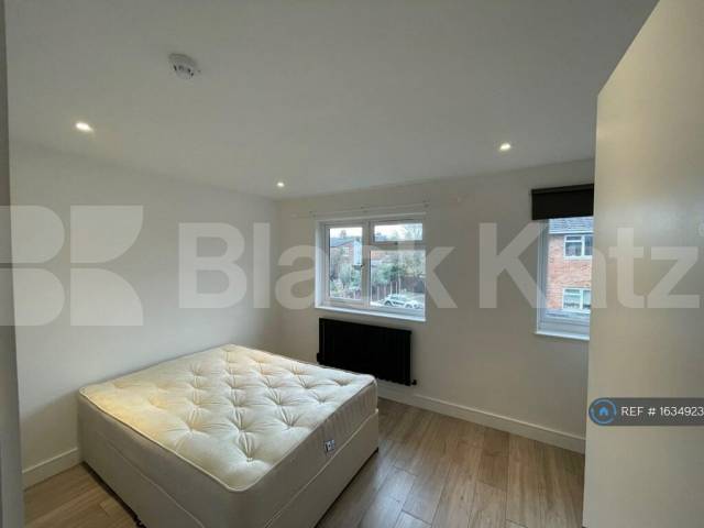 			3 Bedroom, 2 bath, 1 reception 			 Marley Walk, London, NW2,  London