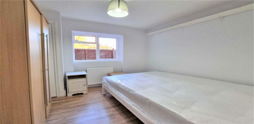 			3 Bedroom, 1 bath, 1 reception Flat			 Harvist Road, QUEENS PARK