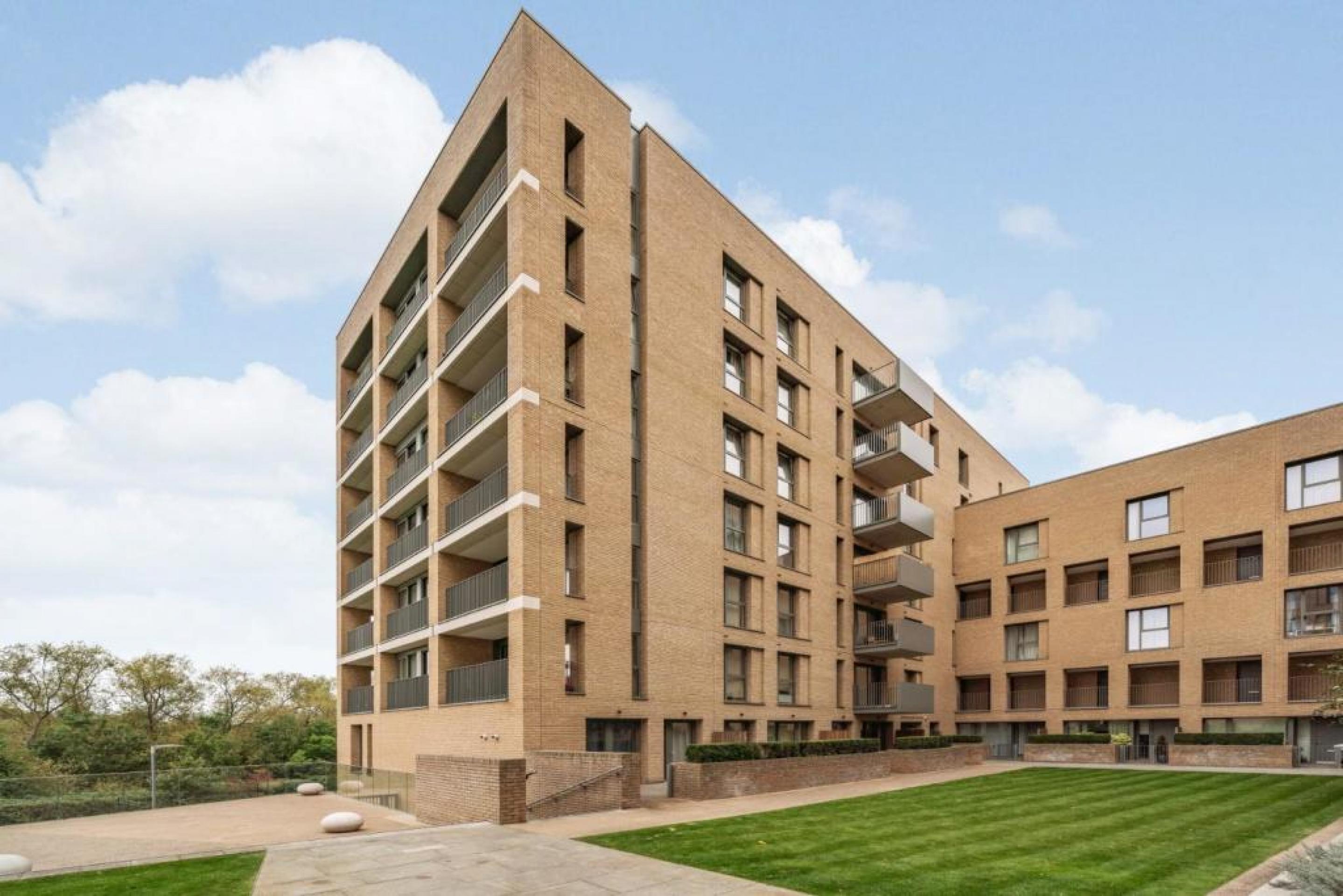 Stunning Open Views Hendon Waterside, Hendon Central NW9