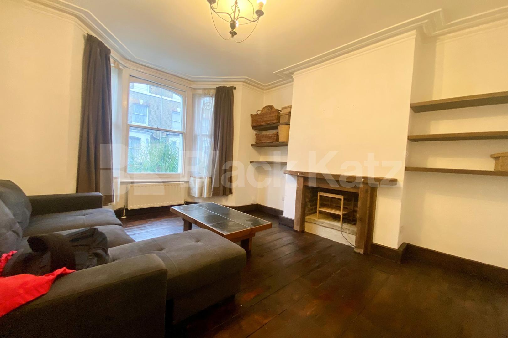 Larger than average ground floor Georgian Conversion Darwin Street, London Bridge