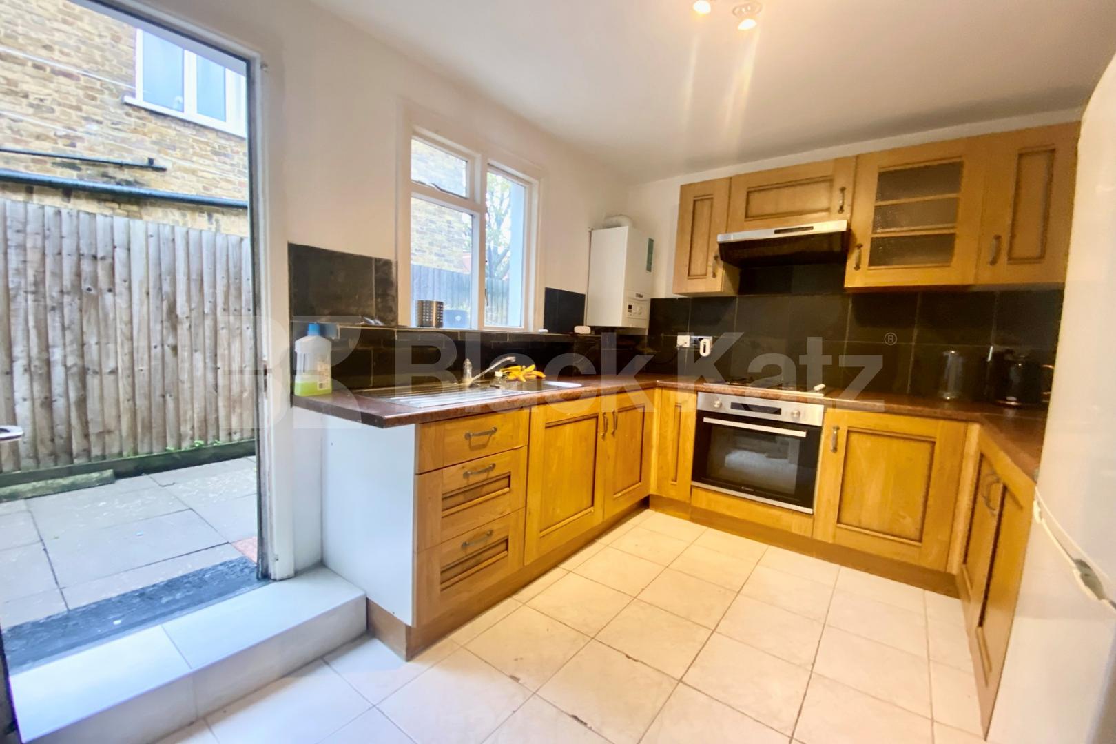 Larger than average ground floor Georgian Conversion Darwin Street, London Bridge