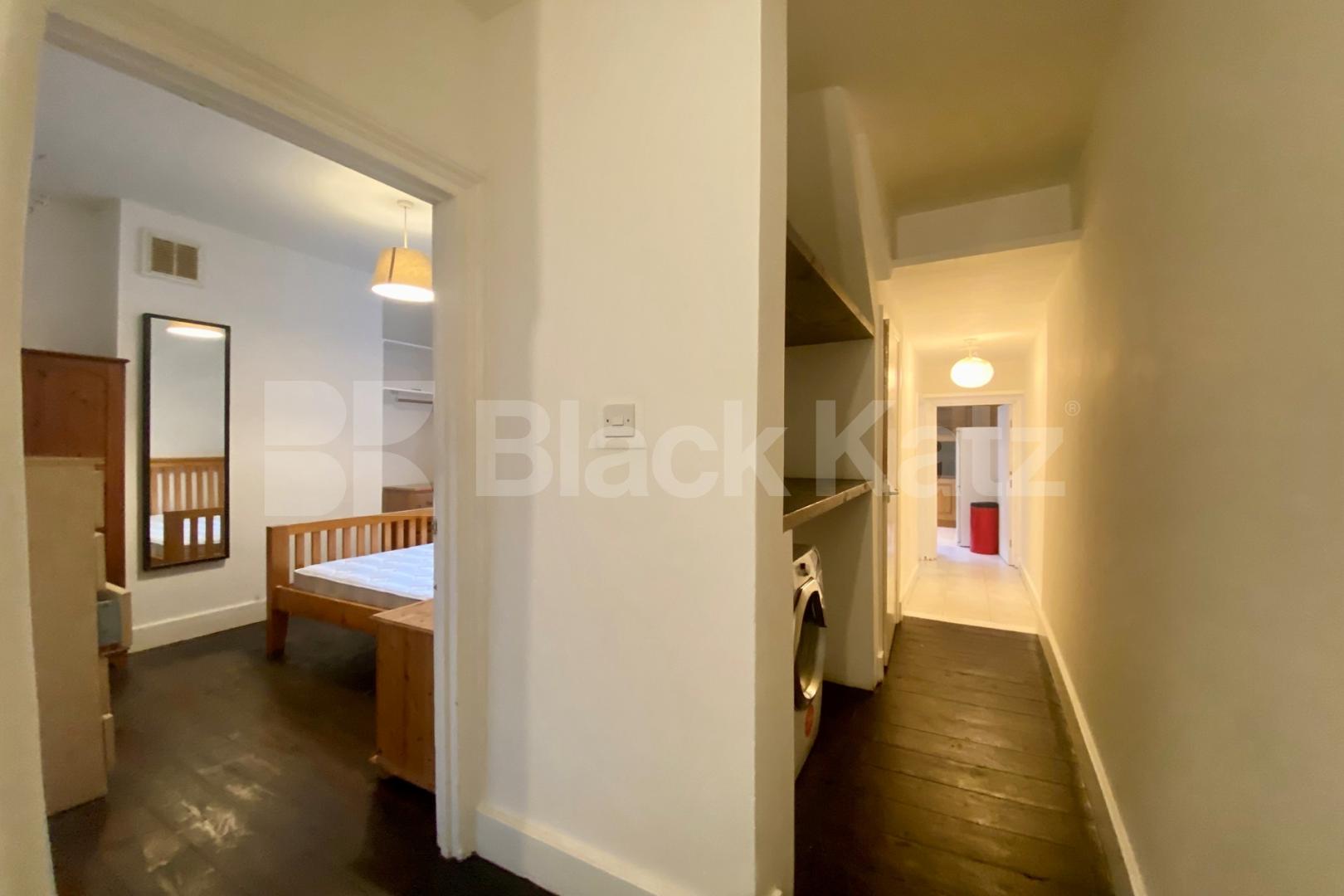 Larger than average ground floor Georgian Conversion Darwin Street, London Bridge