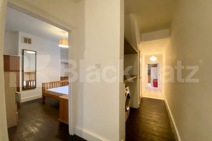 Larger than average ground floor Georgian Conversion Darwin Street, London Bridge