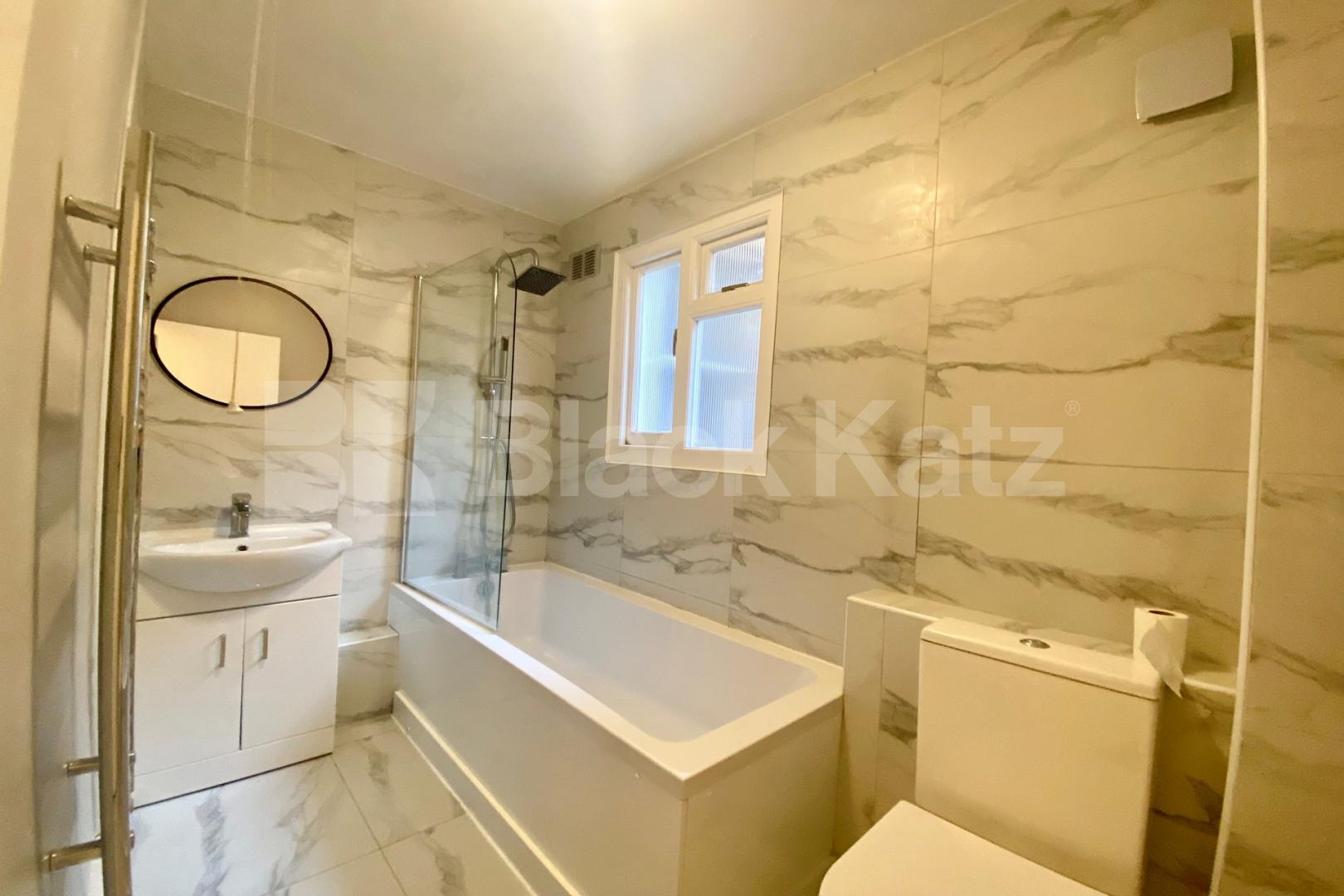 Larger than average ground floor Georgian Conversion Darwin Street, London Bridge