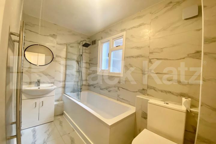 Larger than average ground floor Georgian Conversion Darwin Street, London Bridge