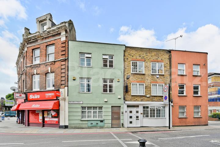 Just off Bermondsey Street, two bathroomed & roof terrace  Decima Street , London Bridge 