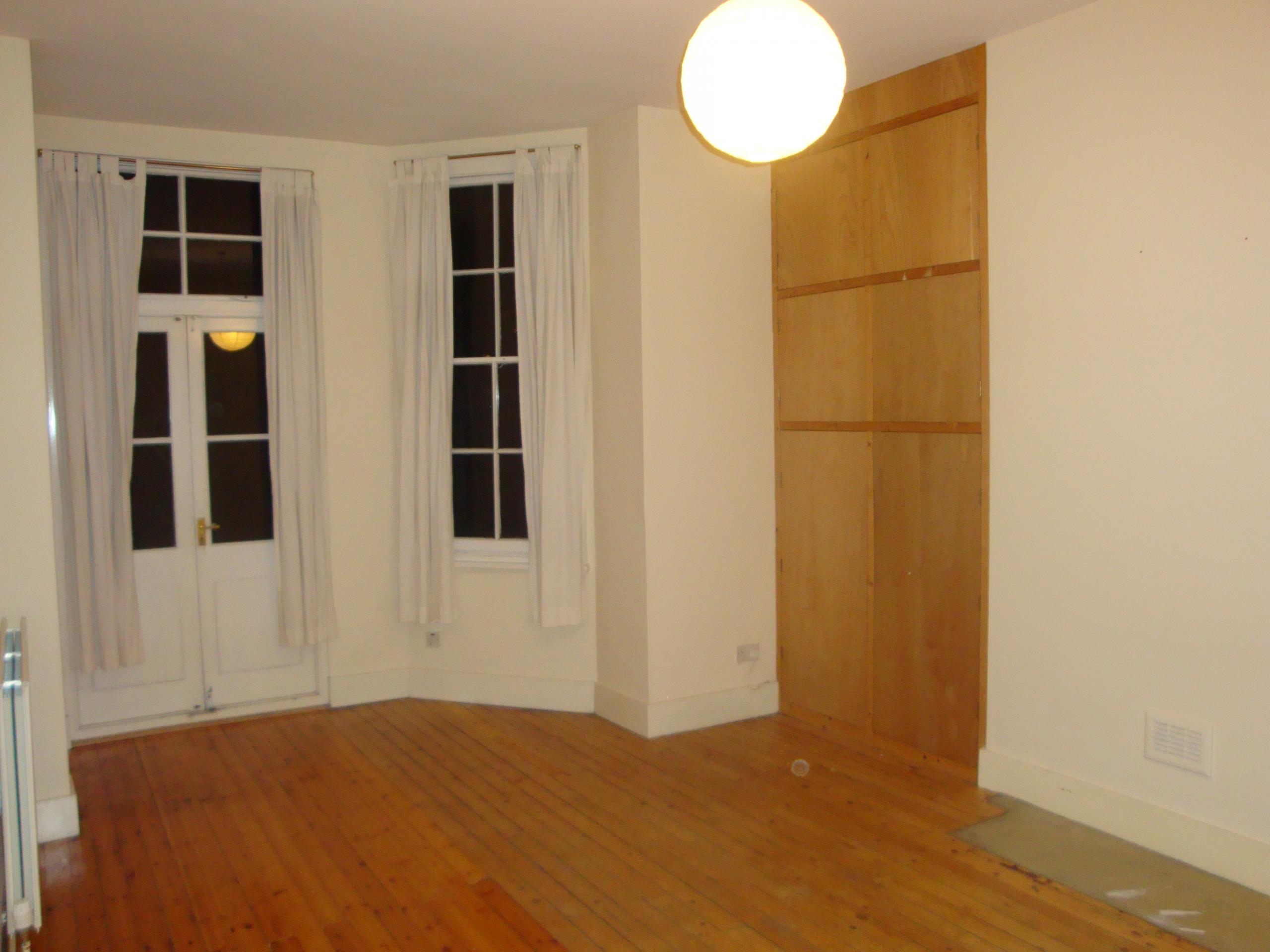 			UNFURNISHED GARDEN APARTMENT, 3 Bedroom, 1 bath, 1 reception Flat			 Dennington Park Road, WEST HAMPSTEAD NW6