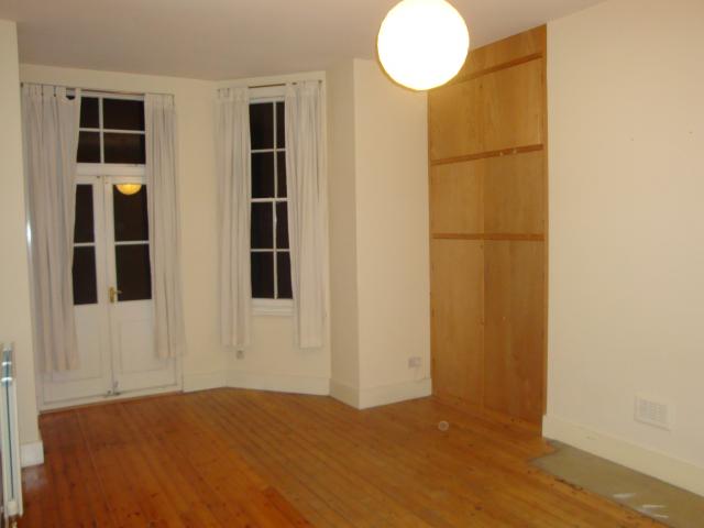 			UNFURNISHED GARDEN APARTMENT, 3 Bedroom, 1 bath, 1 reception Flat			 Dennington Park Road, WEST HAMPSTEAD