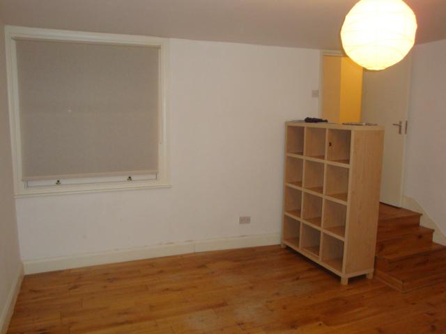 			UNFURNISHED GARDEN APARTMENT, 3 Bedroom, 1 bath, 1 reception Flat			 Dennington Park Road, WEST HAMPSTEAD