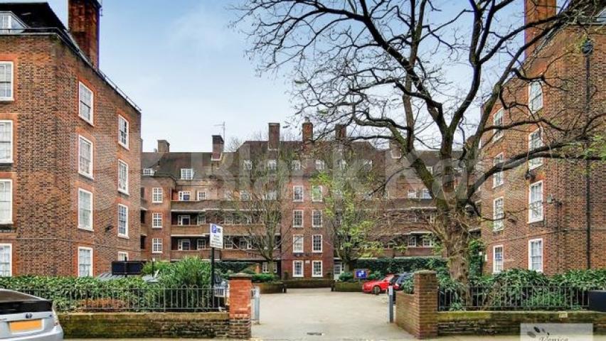 Recently refurbished two bedroom apartment minutes to tube and shops Frampton Street , Regents Park / Marylebone