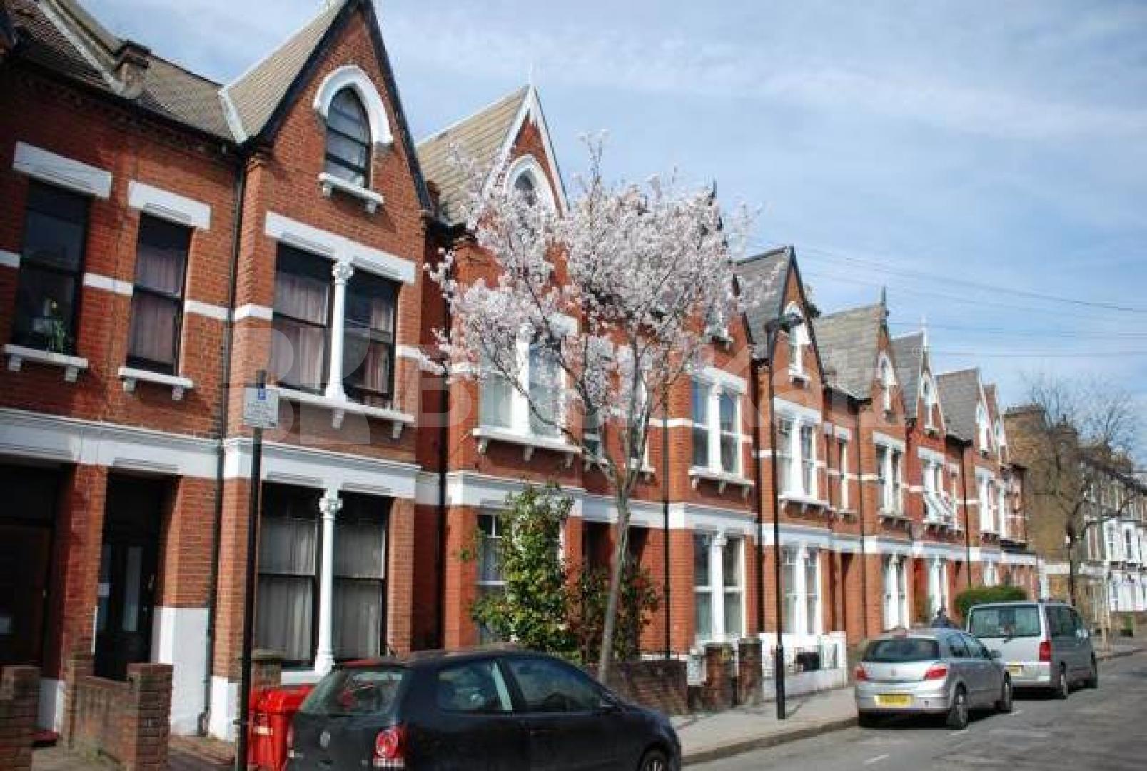			MODERN SPACIOUS 4 BED!, 4 Bedroom, 1 bath, 1 reception Flat			 Fairbridge Road, Archway / Holloway
