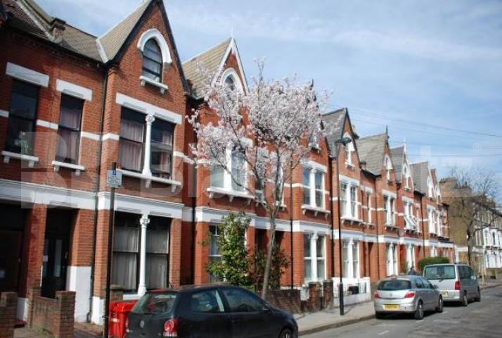 			MODERN SPACIOUS 4 BED!, 4 Bedroom, 1 bath, 1 reception Flat			 Fairbridge Road, Archway / Holloway