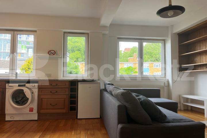 Superbly located duplex apartment moments from The Shard Kipling Street., London Bridge